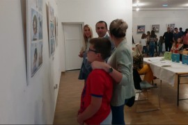 Otvorena izložba karikaturiste, sveštenika Bojana Jokanovića