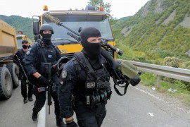 Specijalci Rosu pokušali da izvuku Srbina iz auta, reagovao i KFOR