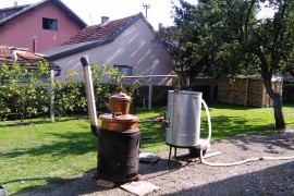 ​Eksplodirao kazan za rakiju, povrijeđeni sin, otac i zet