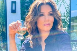 Eva Longoria u haljini koja ističe sve atribute