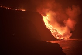 Lava stigla do okeana, strah od otrovnih gasova i eksplozija