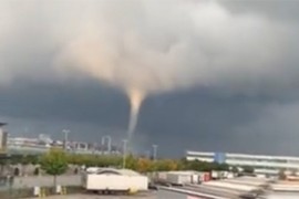 Tornado protutnjao njemačkim gradom, čupao krovove sa kuća