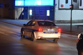 Pijan udario policajca na trotoaru pa pobjegao