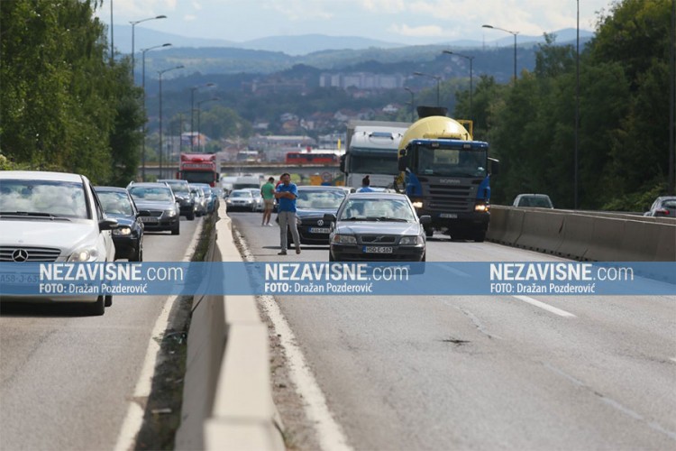 Sudar dva kamiona i više automobila kod prijedorske petlje