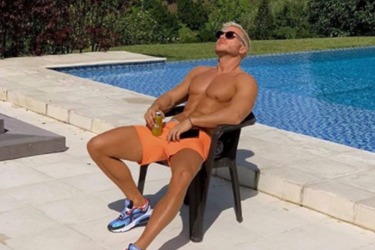 Otkriveno koliko je Saša Kovačević platio "idealne" trbušnjake