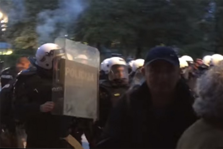 U neredima na Cetinju povrijeđene četiri osobe