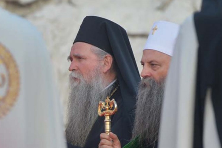 Patrijarh Porfirije i miropolit Joanikije stigli na Cetinje helikopterom