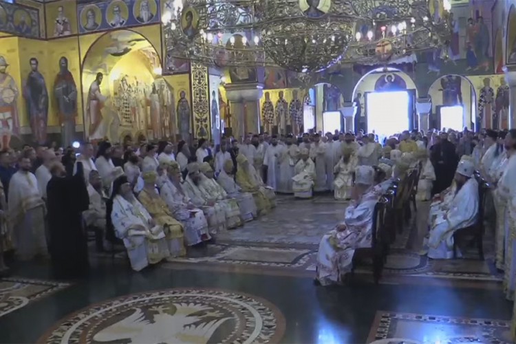 Patrijarh i mitropolit stigli u Podgoricu (UŽIVO)
