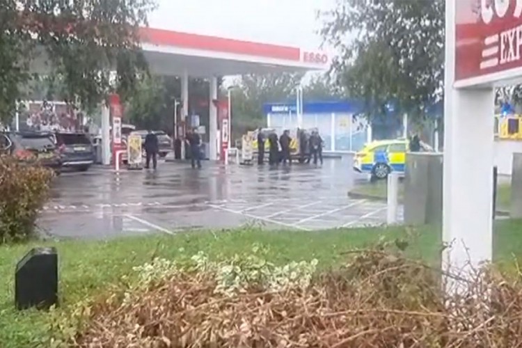 Talačka kriza u Bristolu: Muškarac sa nožem upao u benzinsku stanicu
