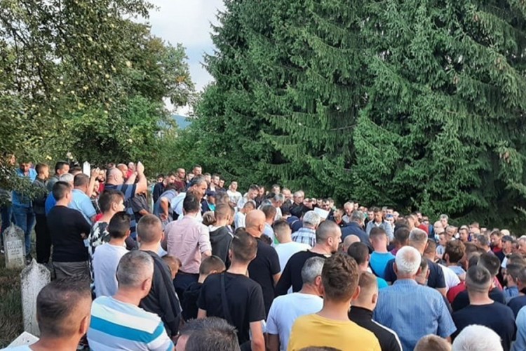 Sahranjen dječak kojeg je usmrtio gol u Travniku