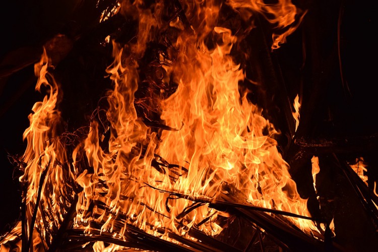 Zbog požara oko 2.000 ljudi napustilo svoje domove