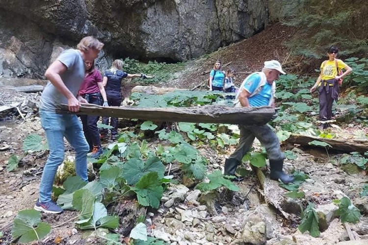 Planinari očistili lokalitet vodopada Skakavac
