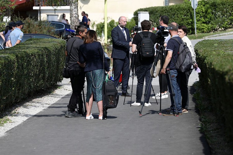 Tenzije zbog odbijanja nošenja maske ispred škole u Krapinskim Toplicama