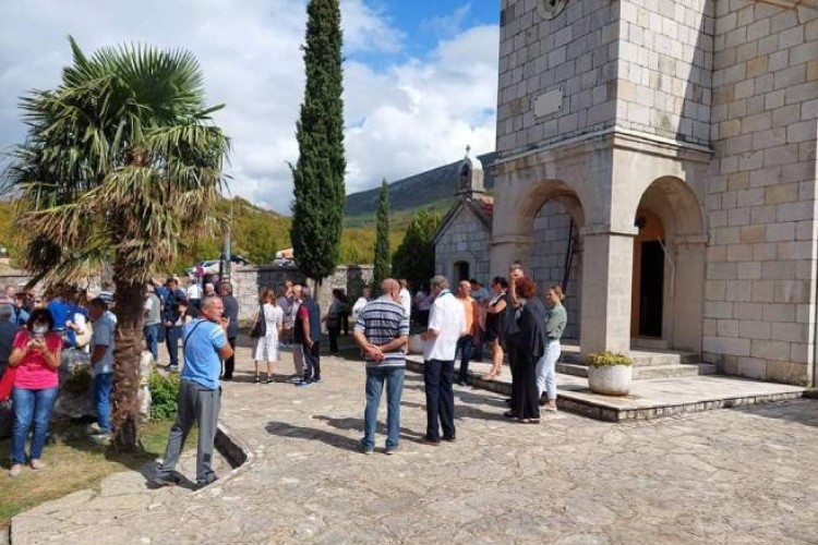 Kod manastira Dragović više od 300 pravoslavnih vjernika