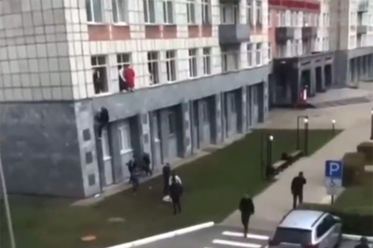 U pucnjavi u Rusiji ubijeno najmanje petoro ljudi, studenti iskaču kroz prozore