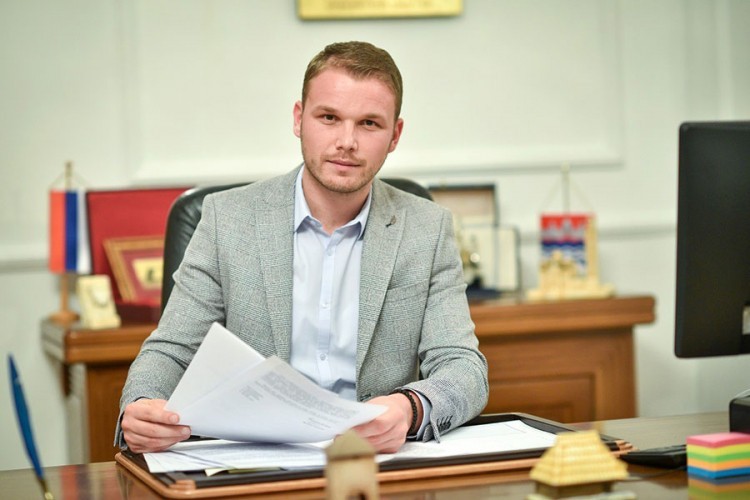 Stanivuković: Volimo radnike UKC RS, ali za njih odgovornost snosi Vlada