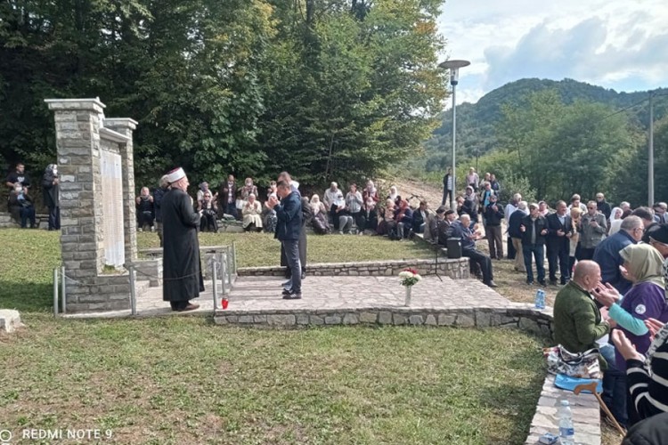 Obilježena 26. godišnjica zločina u selu Sasina