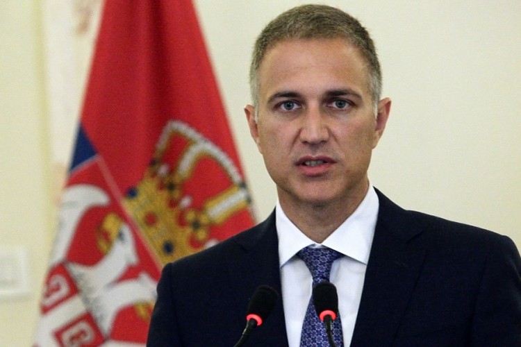 Stefanović: Pa zar vas, Mesiću, bar malo nije sram?