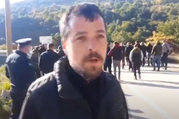Pripadnici Rosu nisu dali ni svešteniku da prođe