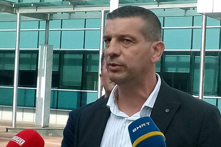 Zelenović: Neće biti smanjenja plata