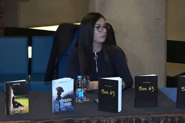 Milica Savić promovisala roman "Voz 63"