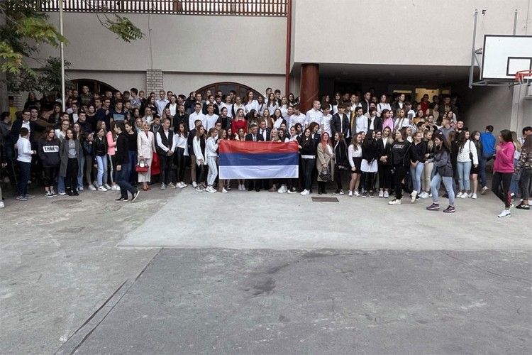 Dodik razgovarao sa učenicima i profesorima Gimnazije "Nikola Tesla" u Budimpešti