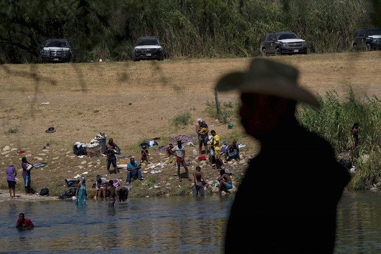 Otvara se granica sa koje su agenti bičevima tjerali migrante