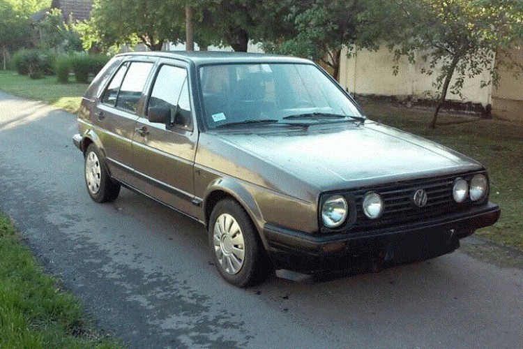 Oduzeti golf dva i tablice, vozač dužan skoro 15.000 KM
