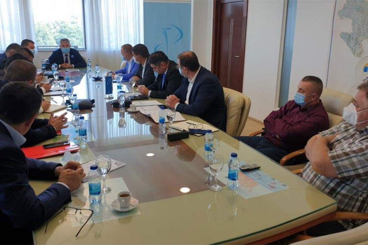 Šeranić sa direktorima bolnica: Isti kiseonik koriste klinike u regionu i u Evropi