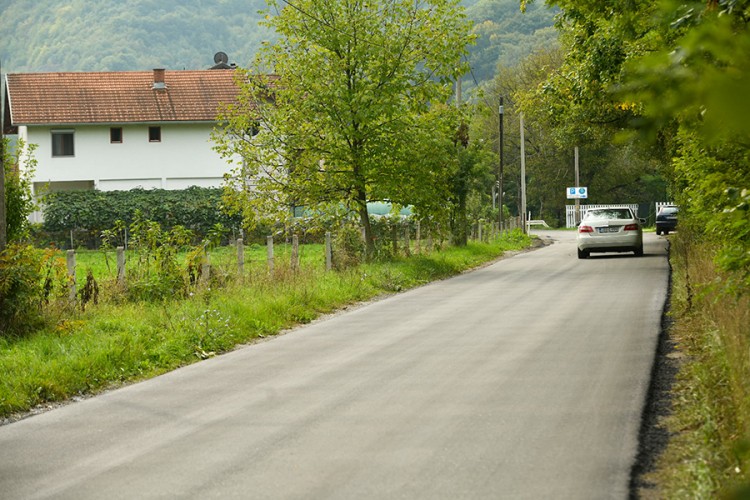 Novi asfalt na putu Desna Novoselija - Karanovac