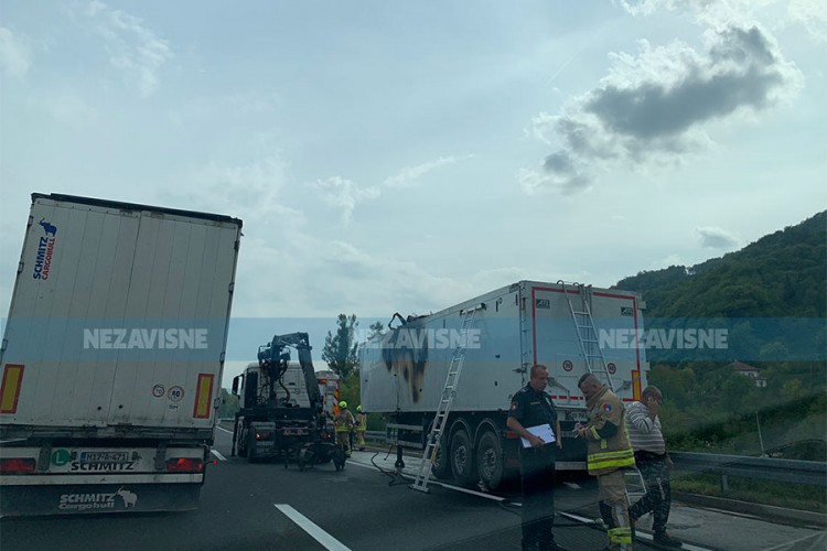 Zapalio se kamion na auto-putu u Sarajevu