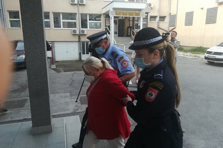 "Vidovnjakinja" oštećene uvjeravala da prodaju stan i da liječi rak