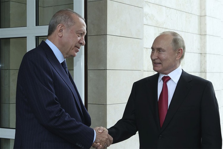 Putin poručio Erdoanu da se vakciniše sputnjikom