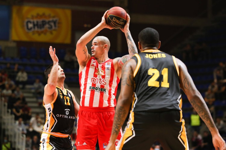 Problem za Zvezdu, Maik Cirbes zaražen koronom