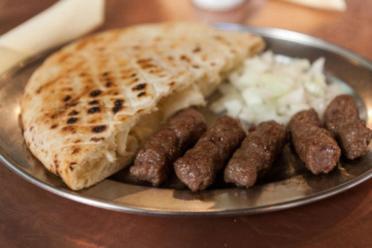 Ako želite naručiti ćevape u zagrebačkom restoranu, tražite "mljevenike"
