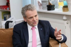 Zatler pozvao domaće političare da sjednu za pregovarački sto