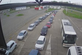 Duža kolona vozila na Rači na ulazu u BiH