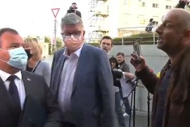 Protest protivnika kovid potvrda ispred KBC Zagreb