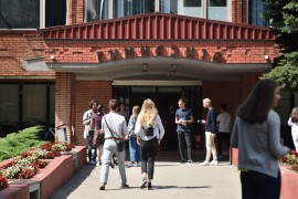 Banjalučkim gimnazijalcima poželjeli 126 petica u dnevniku