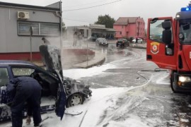 Automobil se zapalio tokom vožnje