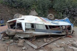 Najmanje 28 poginulih u nesreći autobusa u Nepalu