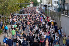 Demonstranti u Ljubljani laserom povrijedili oko pilota helikoptera