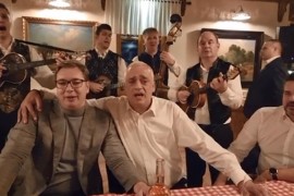 Vučić zapjevao