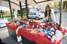 Ispred Krajiške kuće predstavljeni proizvodi domaćih proizvođača