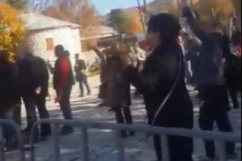 Pripadnici nepriznate crkve ispred manastira vrijeđali mitropolita na ...