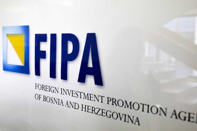Računari u FIPA stalno u kvaru, svojim autima idu do investitora