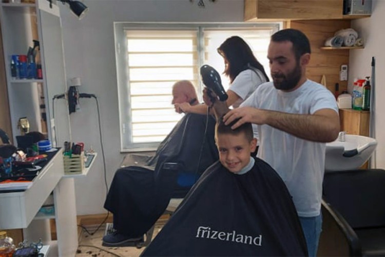 Mrkonjićki frizeri i kozmetičari rade za bolesnu djecu