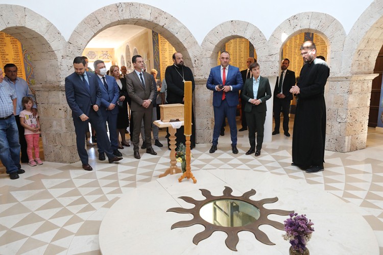 Ana Brnabić u Prebilovcima na mjestu stradanja srpskog naroda