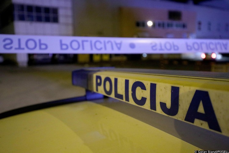 Mrtva žena pronađena u kadi, uhapšen sin
