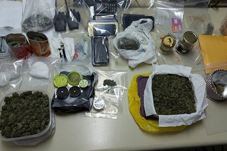 Kod bračnog para iz Donjeg Žabara pronađen kilogram i po droge, municija i novac